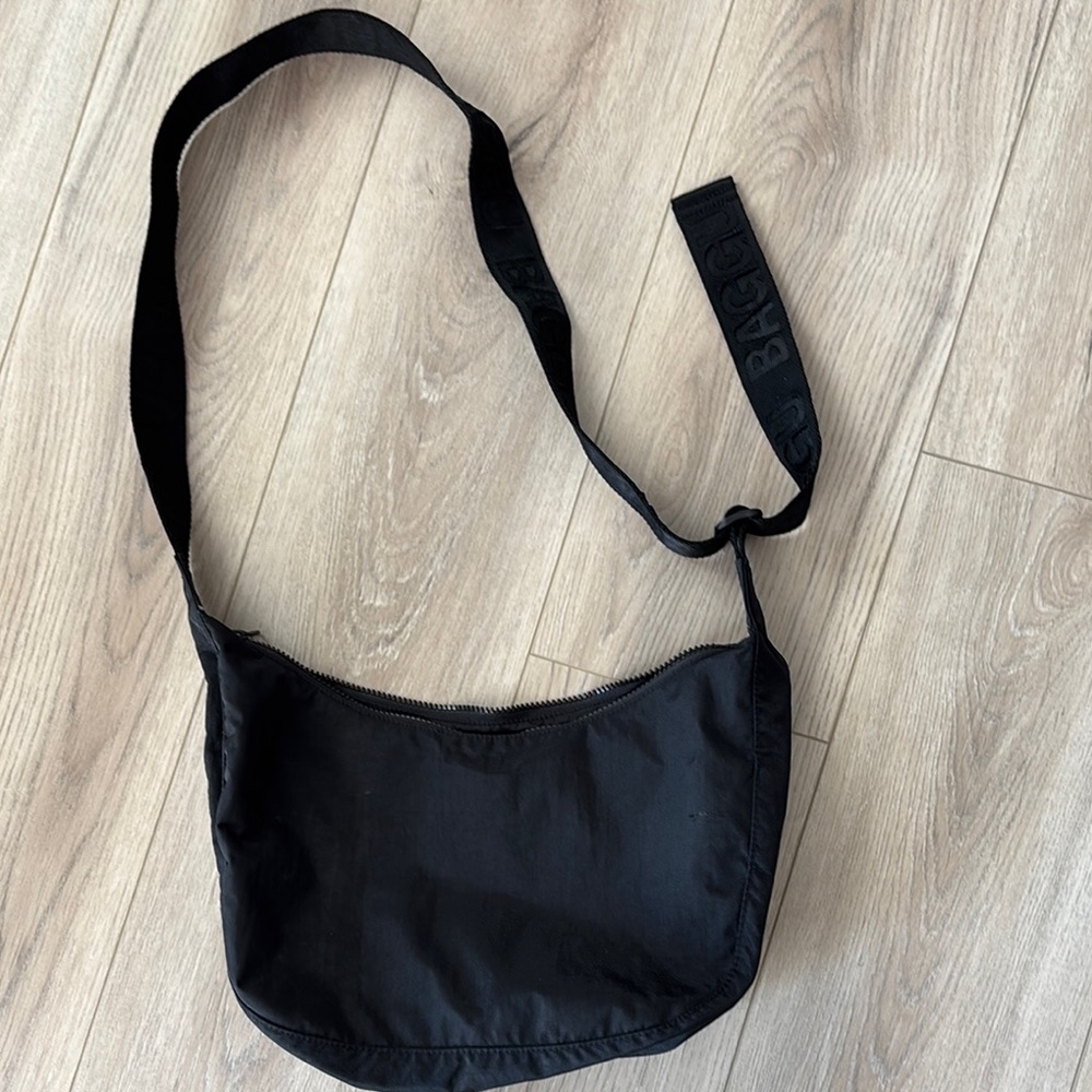 Medium Baggu Crescent